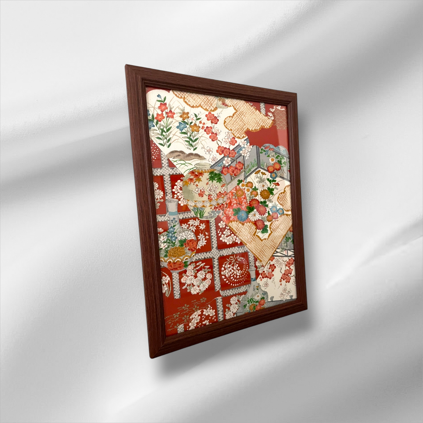 日本の美を閉じ込めた、贅沢な正絹着物生地の額縁